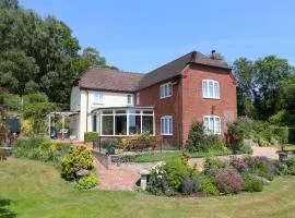 3-bedroom cottage set in a large enclosed garden