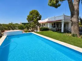 Chalet con piscina en plena naturaleza, aire puro