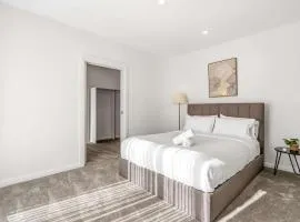 Spacious Luxury Retreat with Private Garden Box Hill