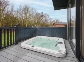 Malton Pines Lodge with Hot Tub