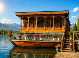 De Laila House Boat by Sterling