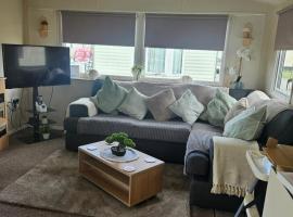 Jones caravan hire sycamore walk lyons robinhood rhyl, хотел в Meliden