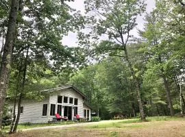 Pet-friendly Riverfront Cottage Amazing to Immerse into the Wildlife in Hiram, Maine