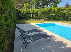 Studio indépendant avec accès piscine et extérieur