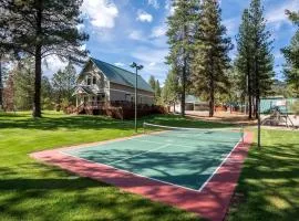 Renovated Modern Cabin with Private Tennis Court and Spa in Leavenworth, Washington