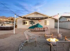 Beautiful Desert Rental with Hot-Tub-Fire Pit and BBQ in California
