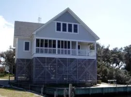 Spacious Cottage Rental for Families in Buxton, North Carolina