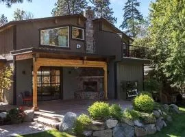 Riverfront Cabin with Modern Loft Interior in Leavenworth, Washington