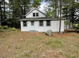 Secluded Lakefront Cottage in Raymond, Maine