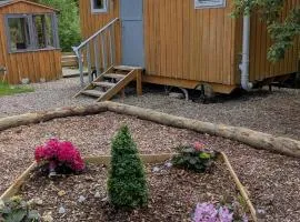 Waterloo Farm Shepherds Hut Glamping with Sun Lounge