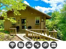 Secluded Cabin with Hot-Tub and River Views in Tennessee