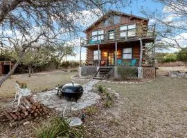 Gorgeous Rustic Log Cabin with Fire Pit and Grill near Top Wineries in Fredericksburg, Texas