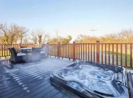 Hidden Gem Lodge with Hot Tub