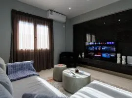 Silk Luxury 1 bedroom Hideout in Vari