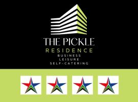 The Pickle Residence، فندق في تزانين