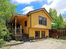 Lovely Cottage with Outdoor Picnic Space and Jacuzzi in Breckenridge, Colorado