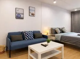 New 1BR King Bed Near BTS Nightlife Area