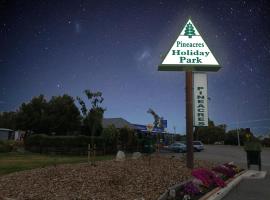 Pineacres Motel and Park、Kaiapoiの駐車場付きホテル