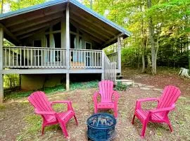 Romantic Cabin Ideal for a Secluded Escape in Townsend, Tennessee