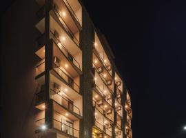 Abhibha Suites Waterfront, hotel di Pune
