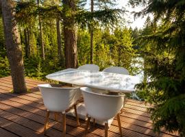 Deer forest park cabine Hot tube 2, hotel din Līči