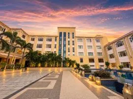 Golden Palace Puri - Private Flagship Beach - Swimming Pool - Sea View Rooms - Restaurant - Luxurious Stay