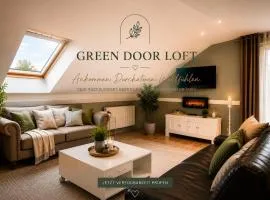 Green Door Loft Stilvolles 160qm Apartment mit Balkon und Gartenblick