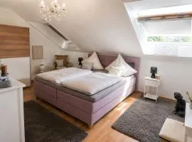 Green Door Loft Stilvolles 160qm Apartment mit Balkon und Gartenblick
