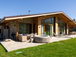 Villa Sofayla w Jacuzzi near the Pirin Golf Resort – hotel w mieście Bansko