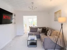 Premium Family & Contractor Free Park | EV Charger