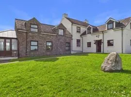 Stormy Castle - 6 Bedroom Sleeps 14 - Llangennith