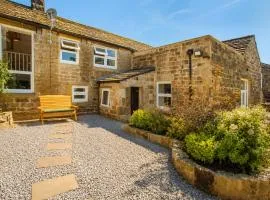 The Bronte Moor Retreat - 3 Bed, Pet Friendly Cottage - Stunning Views - Hot Tub