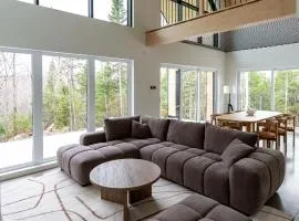 Snoheim - Luxury Chalet with Hot Tub & Four-Season Pool