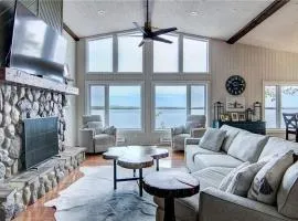7BR Luxury Waterfront Retreat on Grindstone Lake