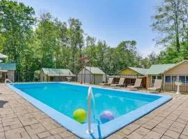 5 Mi to Swinging Bridge Reservoir: Cabin w/ Porch!