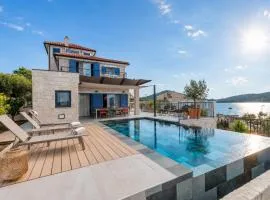 Villa Pax et Bonum - Luxury Seafront Villa with Infinity Pool