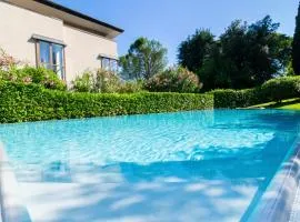Stylish Apartment, Pool, 200m from Lake Garda