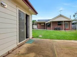 Barossa Gateway - Elizabeth Family Brick House