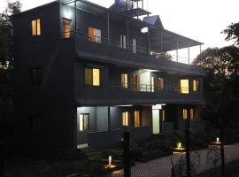 Greenpalm Resort, hotel v destinaci Bhandardara
