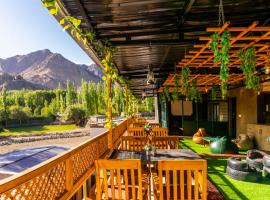 Rainbow Hostelier, hotel in Leh