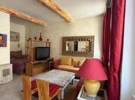 Studio Provencal situé sur le port de Saint-Tropez