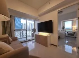 Queen Executive Suite near Solaire Casino and MRT