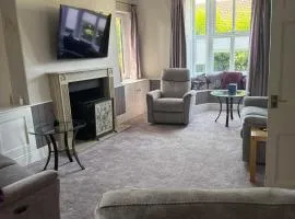 Huge 4 Bed Family house with garden and parking