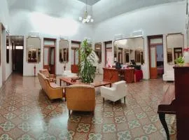 HOTEL LOURD MARY