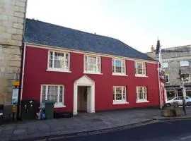 3BR Historic Townhouse for 5 Guests