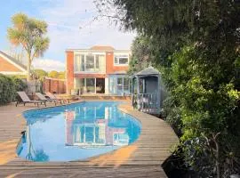 Palm House Heated Pool Sleeps 10 South Downs