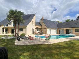 Villa Luxe Arnage aux portes du Circuit Piscine Chauffée, khách sạn ở Arnage