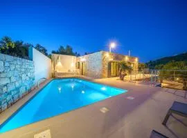 PETRONILA exclusive Living