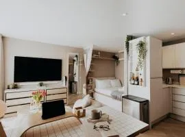 Saturn Studio by Navie Stays