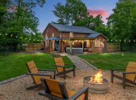 Fireside Modern - Sleeps 8, Hot Tub, Caverns 3 Min, EV Charger